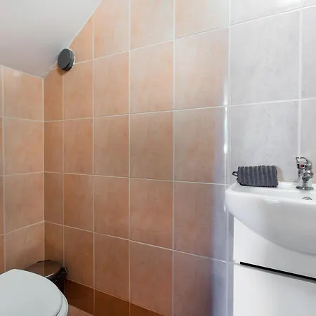 Apartment 3 Bedroom Awesome In *