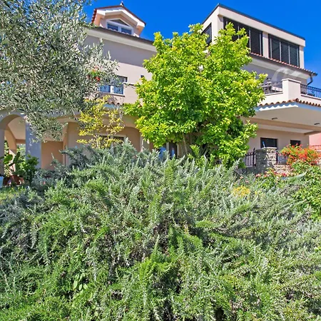 Apartment 3 Bedroom Awesome In
